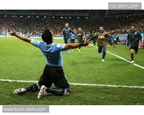 足球明星们的时尚风采戴头绳的独特魅力与场上表现的完美结合