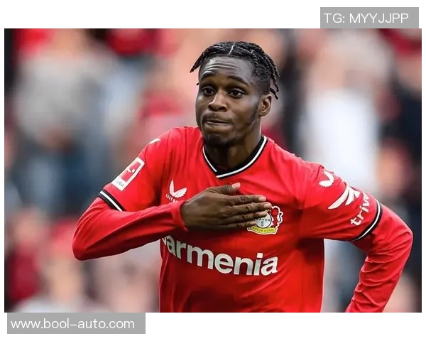 足球明星热爱篮球运动展现多才多艺的运动精神与激情