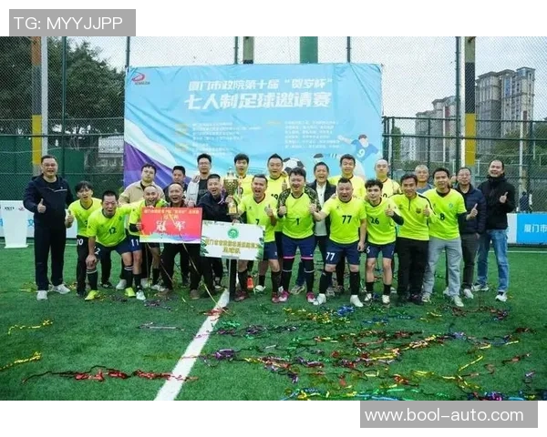 足球专题：聚焦上海足球队的团队协作